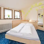 Exclusive Group House In In The Forest بيت للعطل وينتربرغ