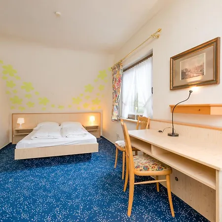 Exclusive Group House In In The Forest