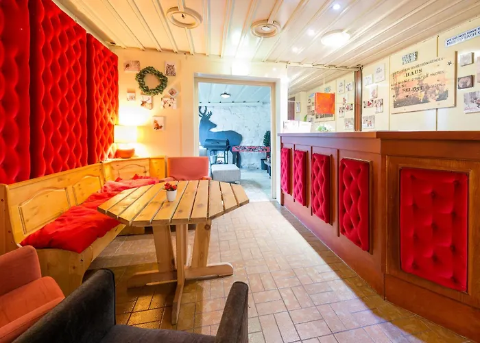 Hébergement de vacances Exclusive Group House In In The Forest *